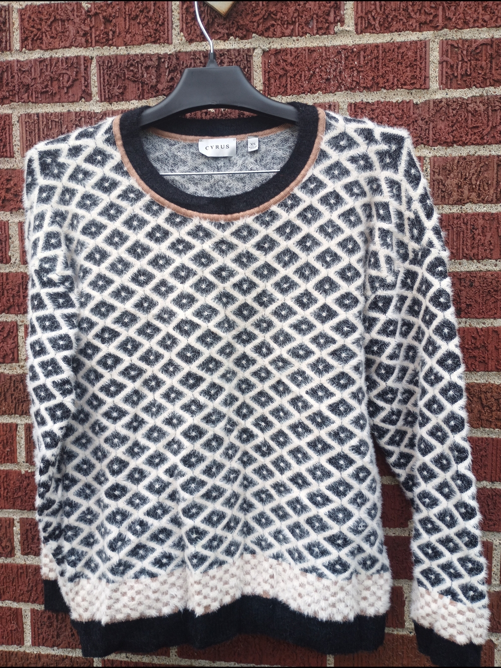 Cyrus Geometric Diamond Pattern Sweater - Picture 2 of 16
